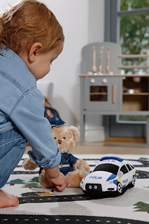 FA60C7F5_3062_2955_PolicecarBoy_HIGH.JPG
