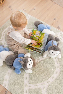 057E2B40_3109_MillepedesBoyReading_LOW.jpg
