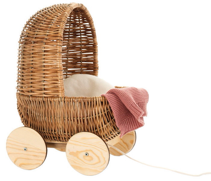 Kleiner Korbkinderwagen