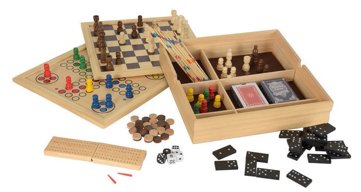 Spielebox aus Holz mit 11 verschiedenen Spielen