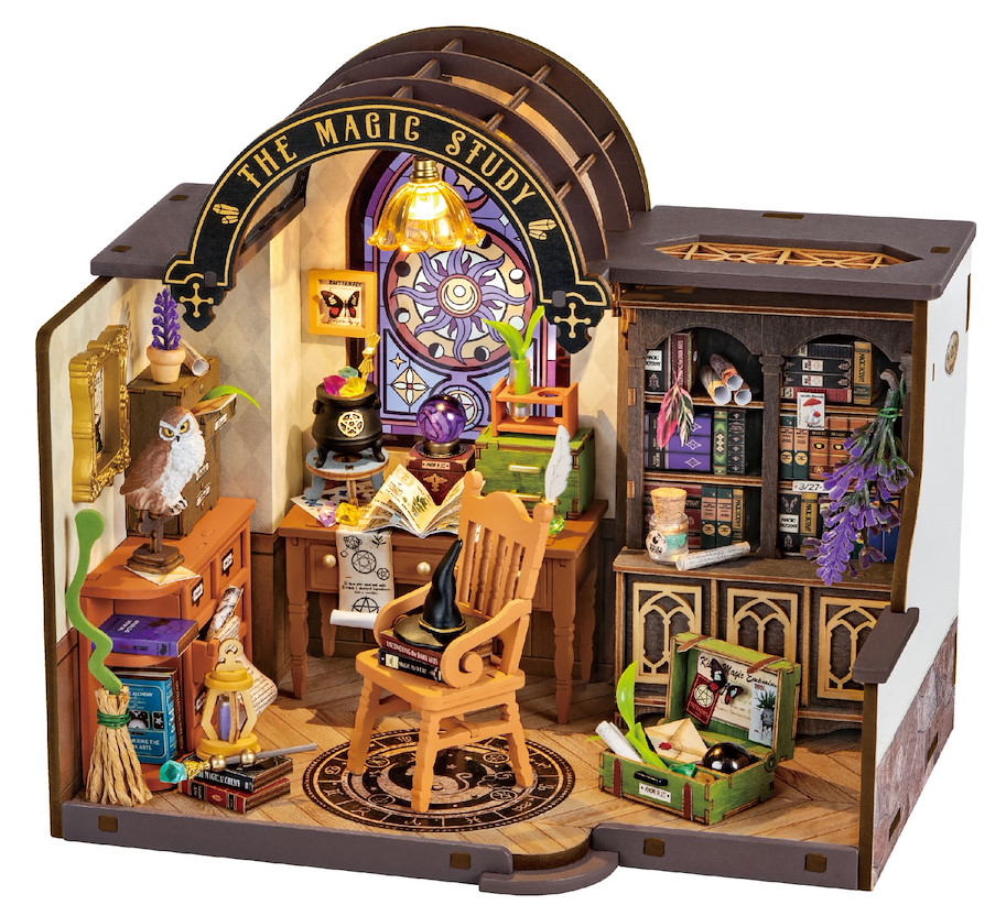 Modellbausatz 'THE MAGIC STUDY'