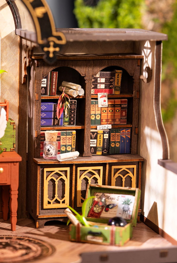 Modellbausatz 'THE MAGIC STUDY'