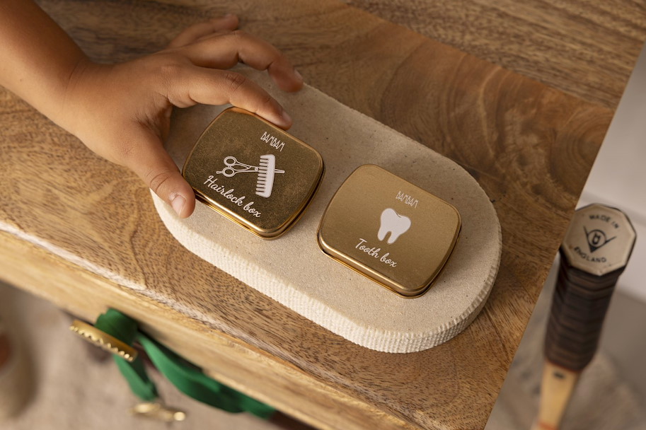 Meine erste Haarlockendose in goldener Box