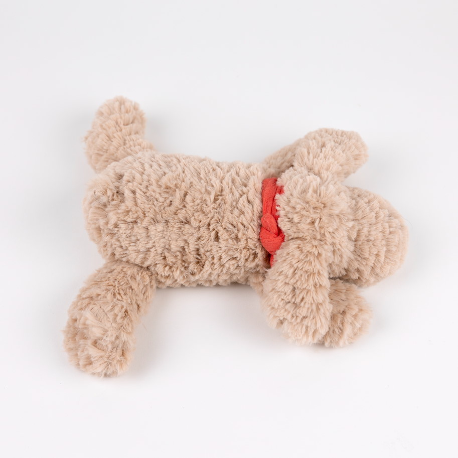 Liegender Hund Gabi klein