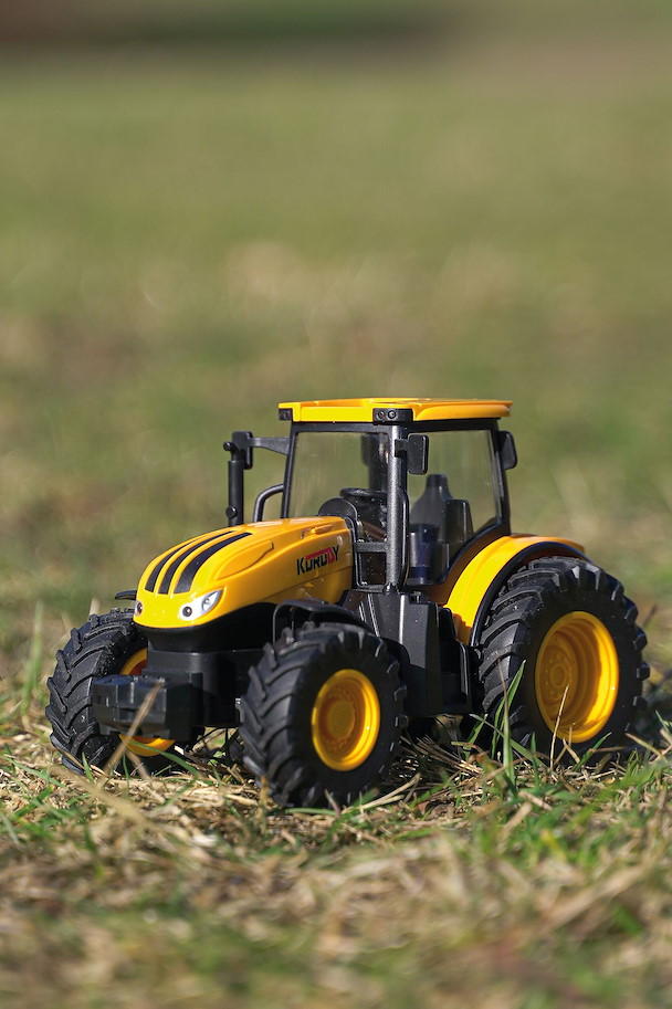 Traktor mit Licht und Sound, 1:24