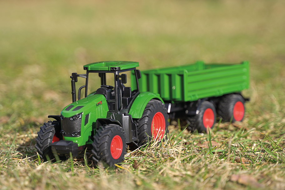 Traktor mit Anhänger, 1:24